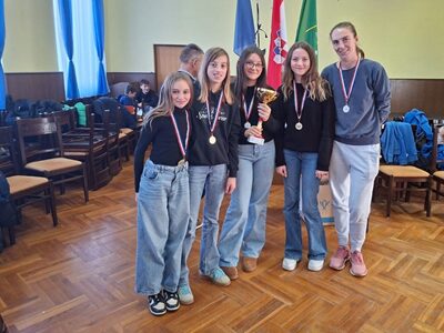 ŽUPANIJSKE PRVAKINJE U ŠAHU!